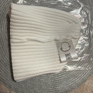 Moncler ženska kapa