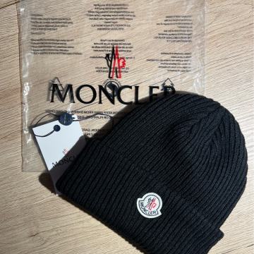 Moncler zimska kapa. Novo!