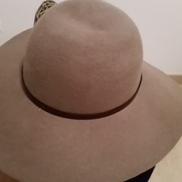 Predivan i kvalitetan vuneni šešir mekanog oboda