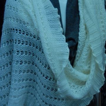 Ženski bež šal , ogrtač