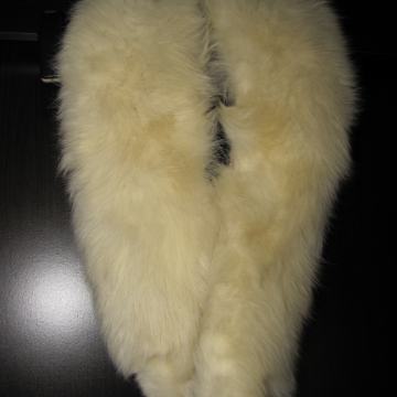 šal i šubara od polarne lisice