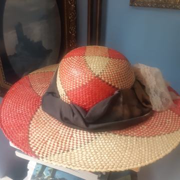 Slamnati damski šešir