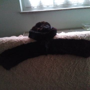 šubara i okovratnik od krzna lasice