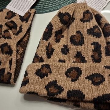 Tigrasti komplet kapa i grijač za uši - NOVO