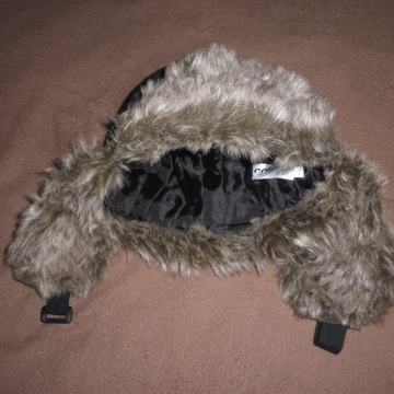 TOPLA ŽENSKA KAPA / ŠUBARA 57