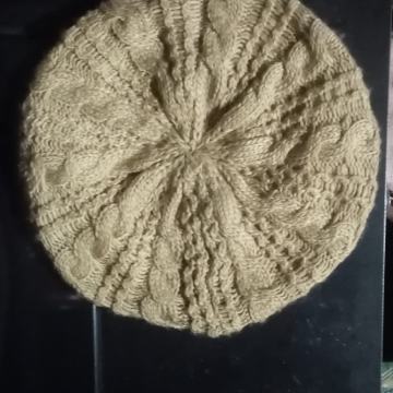 Ženska kapa beretka