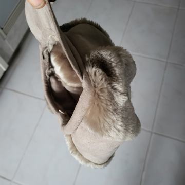 ženska krznena kapa