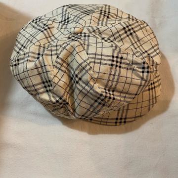 Ženska karirana šilt kapa