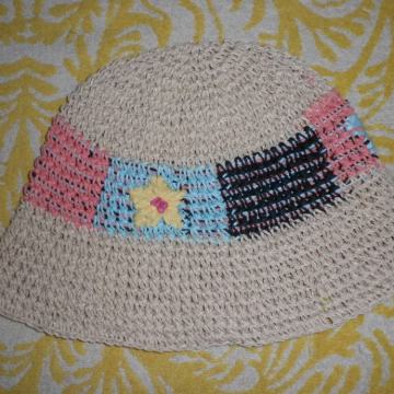 ŽENSKA LAGANA PLETENA KAPA / ŠEŠIR