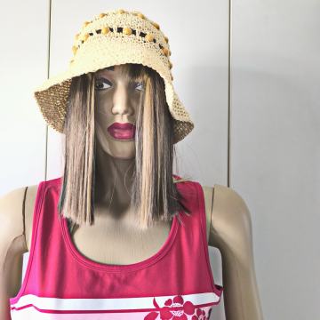 Ženska pletena kapa - šešir - šeširić bež boje sa bombicama