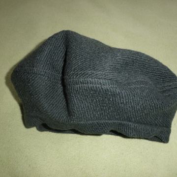 ŽENSKA TOPLA VUNENA KAPA / BERETKA 54