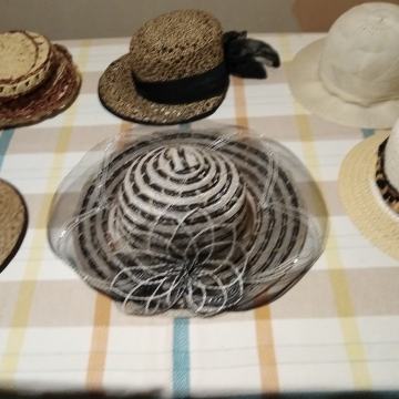 Ženski šeširi razni