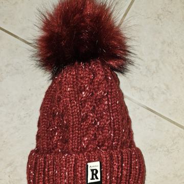 Zimska kapa crvene boje sa postavom