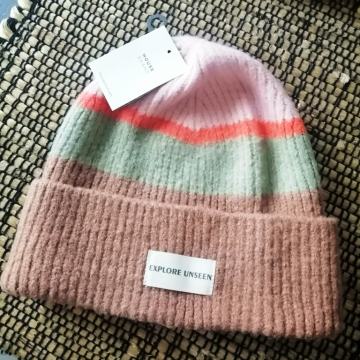 Šarena zimska pletena kapa