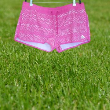 Adidas roze kratke hlače 40