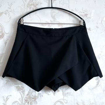 Benetton - nove suknja-hlače - 38