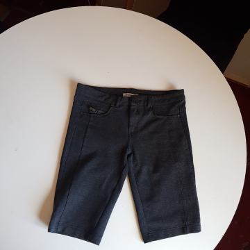 BERSHKA CAPRI HLAČE vel.36