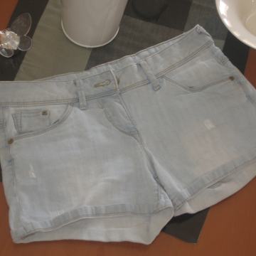 C&A CLOCKHOUSE KRATKE HLAČE VEL. 38