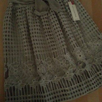 Čipkasta suknja bež boje