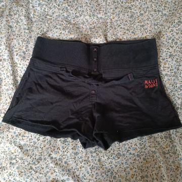 Crne kratke hlače veličina S, Maui and sons
