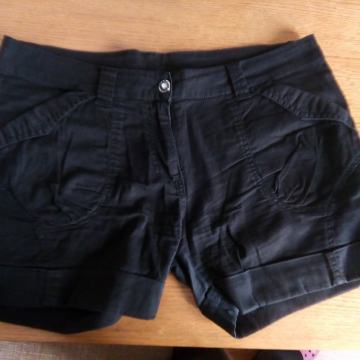 Crne kratke hlačice, 40