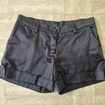 Crne ženske kratke hlače