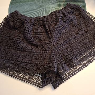 H&M ČIPKANE KRATKE HLAČE ŠORC vel. M - NOVO