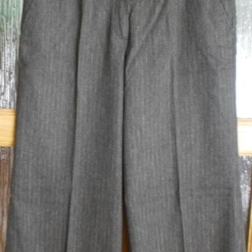 Kapri hlače vel. 42 X nation