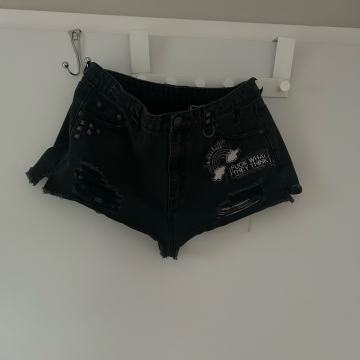 killstar kratke hlače iz rasprodane kolekcije