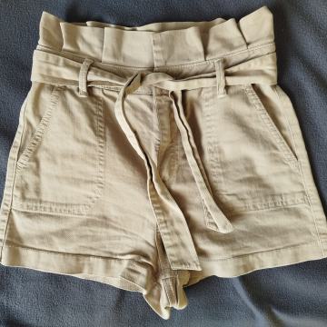 kratke hlače bershka