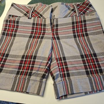 KRATKE HLAČE VEL 38 / M  - NOVO