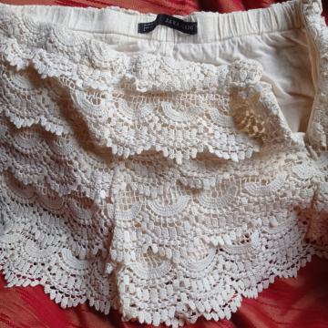 Kratke hlačice-vel. S-Zara-etno stil čipka