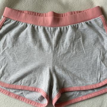 Kratke hlačice vl.158/164