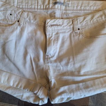 Kratke traper hlače Stradivarius