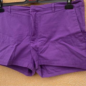 Ljubičaste kratke hlače