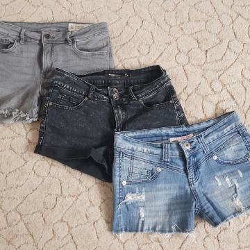 Lot kratkih hlačica