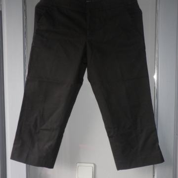 MANA - ŽENSKE LAGANE PAMUČNE KAPRI HLAČE 34 XS