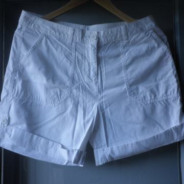 MARKS & SPENCER - ŽENSKE LAGANE PAMUČNE KRATKE HLAČE 40 M