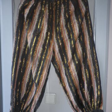 MURA - ŽENSKE LAGANE PAMUČNE KAPRI HLAČE / DIMIJE 36 - 38 S