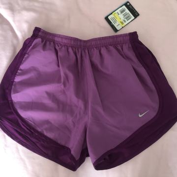 NIKE ženske kratke hlače za trčanje — NOVO