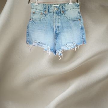 Zara traper hlače kratke 38