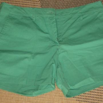 ZELENE KRATKE HLAČE VEL. L