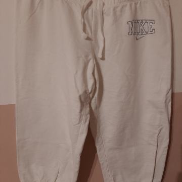 Ženske capri hlače Nike