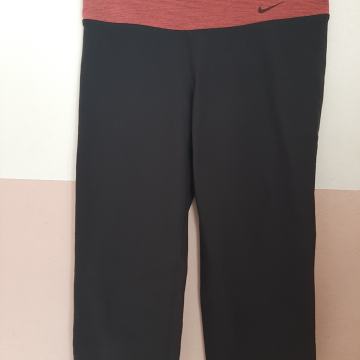 Ženske capri hlače Nike