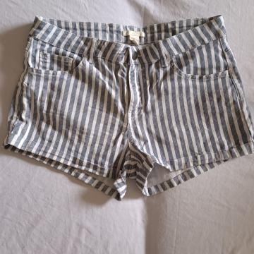 Ženske H&M prugaste kratke hlače veličina S