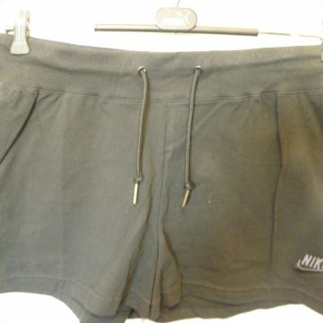 Ženske kratke, crne, pamučne hlače NIKE, vel.XL (44/46)