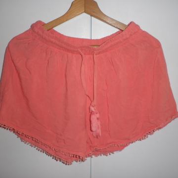 ŽENSKE KRATKE HLAČE OD VISKOZE 34 - 36 S