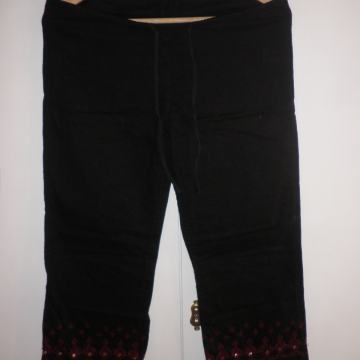 ŽENSKE LAGANE PAMUČNE KAPRI HLAČE 38 M