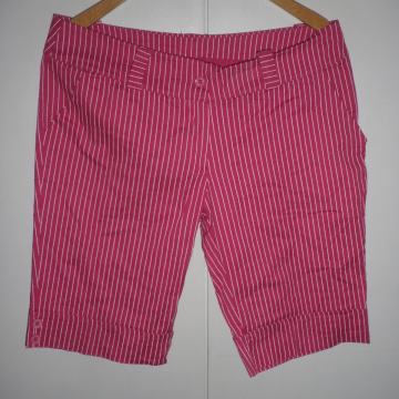 ŽENSKE PAMUČNE KRATKE HLAČE / BERMUDE 38 M