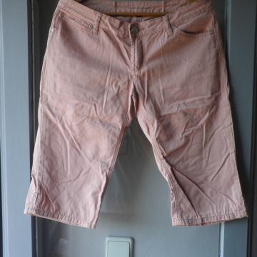 ŽENSKE PAMUČNE KRATKE HLAČE / BERMUDE 42 L